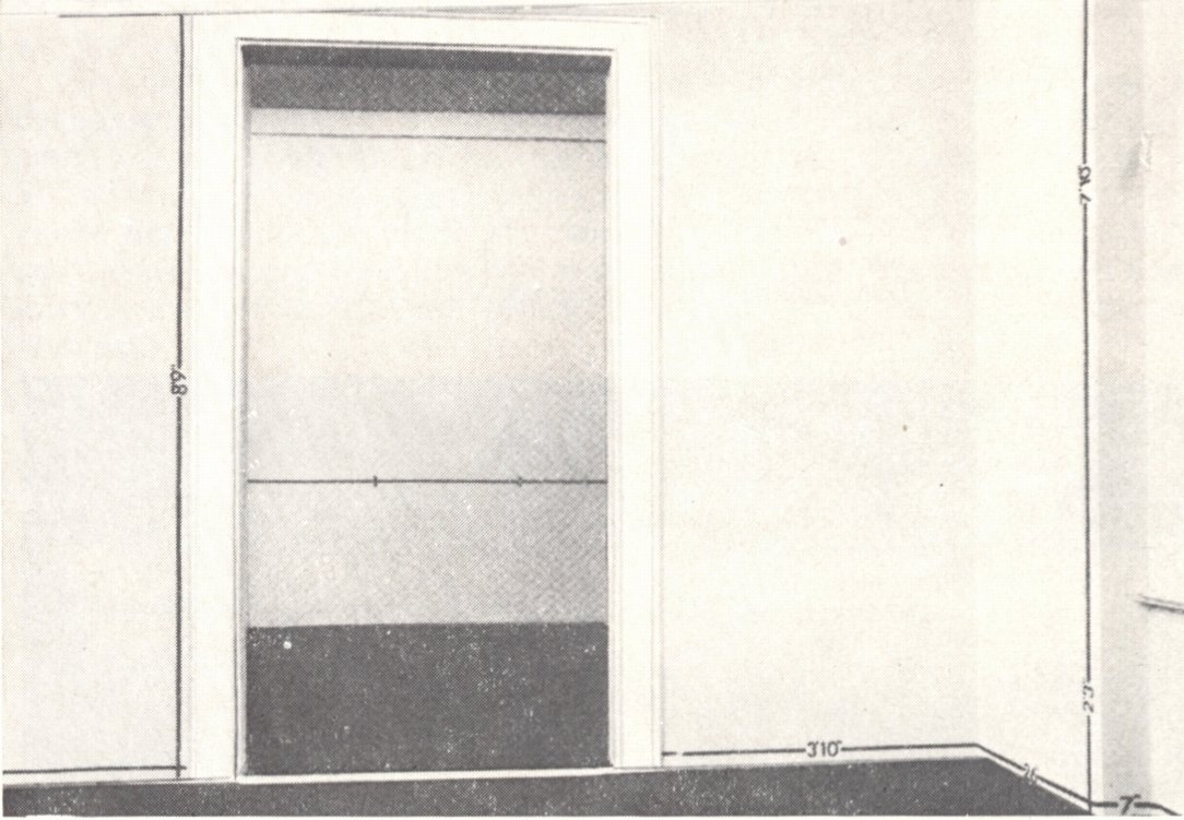 116. Мел Бохнер. Серия измерений. Группа В. 1967. 1969 На стенах помещения клейкой лентой обозначены их размеры так, как они проставляются на чертеже