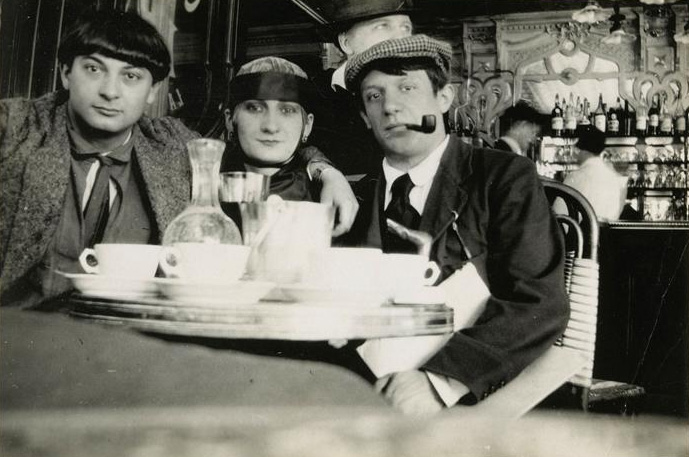 Пабло Пикассо с друзьями в кафе Ротонда, Монпарнас. Фото, 1914